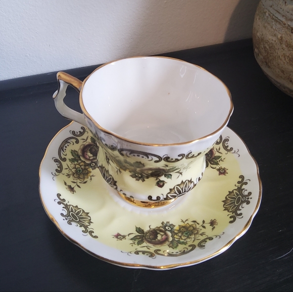 Vintage Windsor tea cup and saucer - Picture 3 of 5